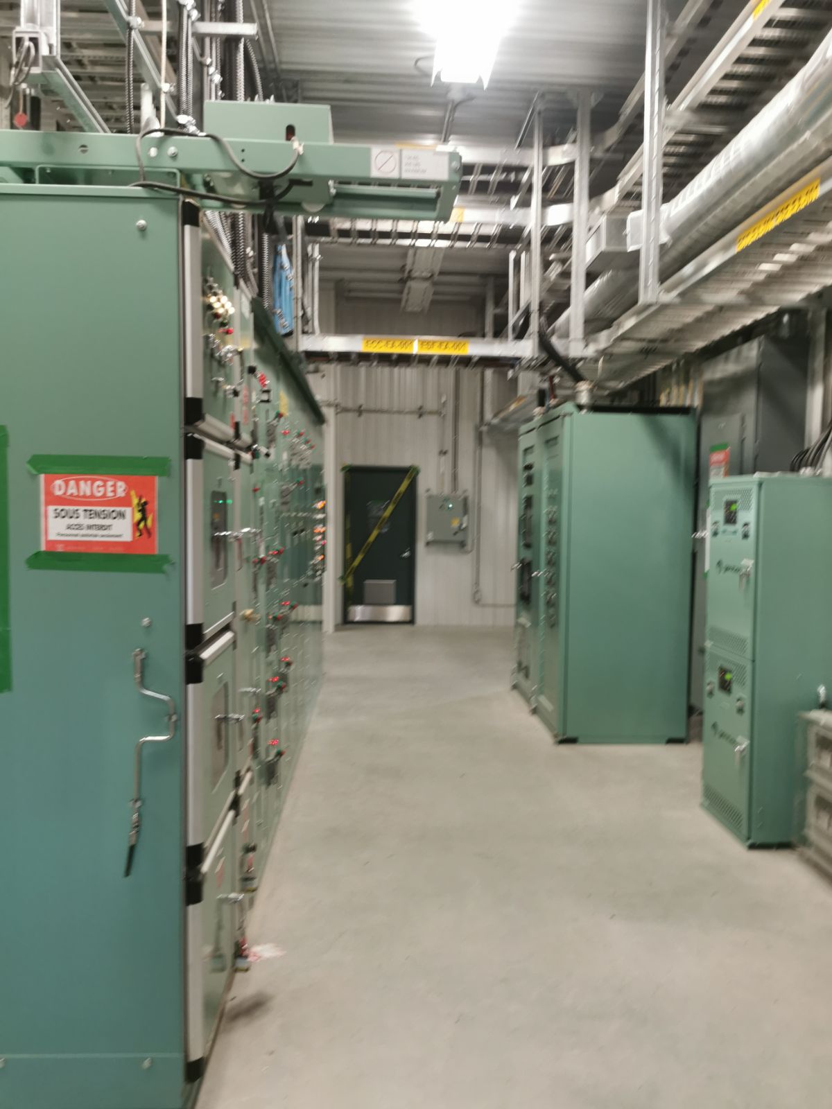 Systèmes électriques des vannes d’évacuateur et équipements de manutention – Romaine-4 - 4